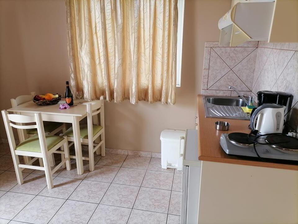 Kydoni Apartments And Studios Agia Marina Buitenkant foto
